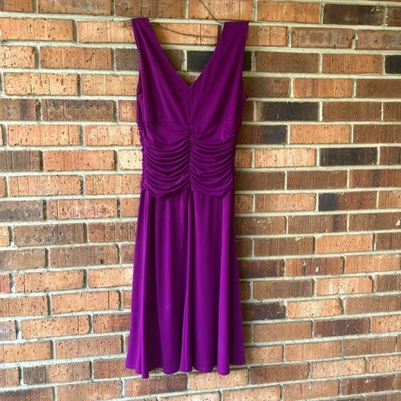 Absolutely stunning & glamorous dress. - Picture 6 of 6